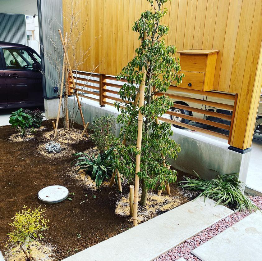<b>新築の植栽工事をさせて頂きました</b>