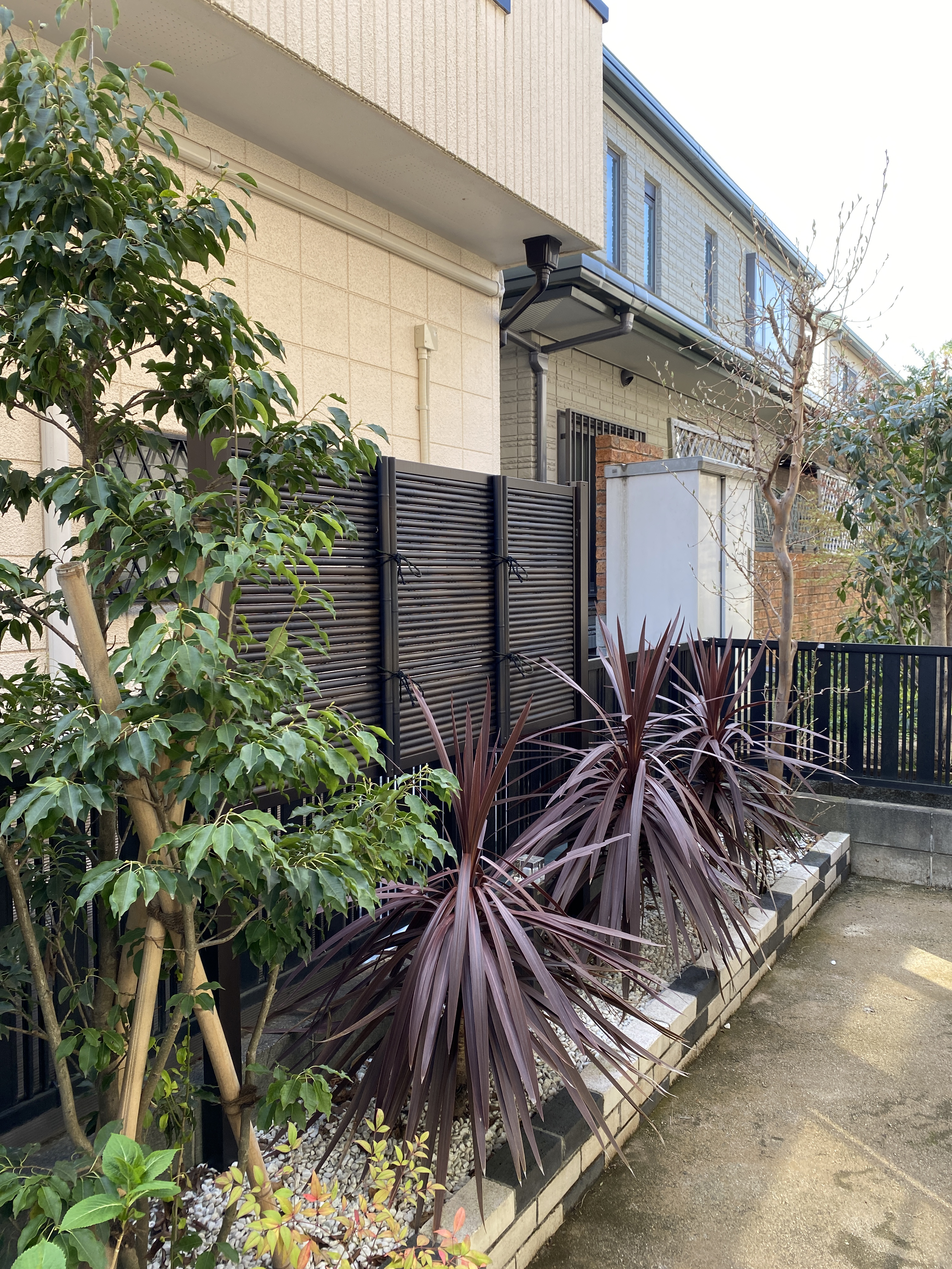 <b>お庭の植栽の入れ替えリフォームを行いました</b>